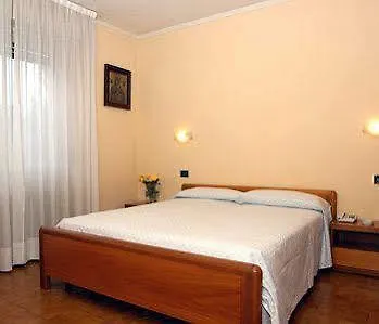 酒店 Serenella 巴韦诺